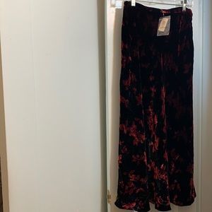 Fully lined Ann Taylor rayon skirt